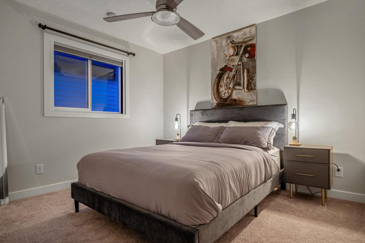Luxury House In Sage, Sleeps 9, Free Banff Pass Villa YYC Exteriör bild